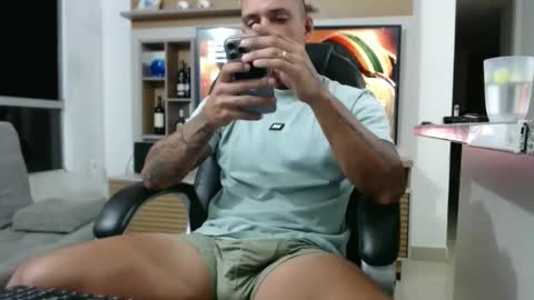 Snapshot of exotic_dude chatting on March 18, 12:47 am camilo online show from March 18, 12:47 am
