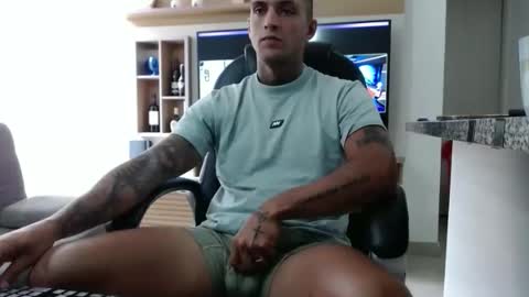 Snapshot of exotic_dude chatting on March 18, 1:36 pm camilo online show from March 18, 1:36 pm