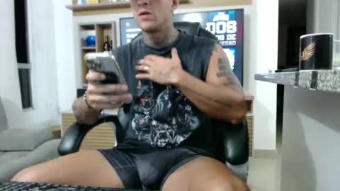 Snapshot of exotic_dude chatting on April 26, 1:36 am camilo online show from April 26, 1:36 am
