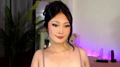 Candy  online show from December 15, 1:22 pm