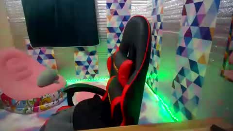 expensive_ruby online show from May 22, 11:49 am