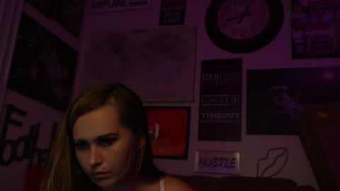 Snapshot of explicitshaybaby chatting on June 15, 7:43 am explicitshaybaby online show from June 15, 7:43 am