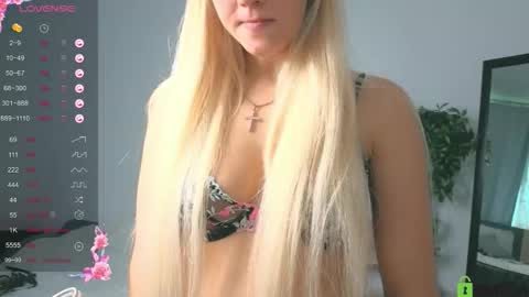 Snapshot of extra_natural chatting on September 12, 7:19 am M4ry  online show from September 12, 7:19 am