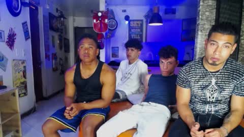 extrangers online show from December 17, 12:11 pm