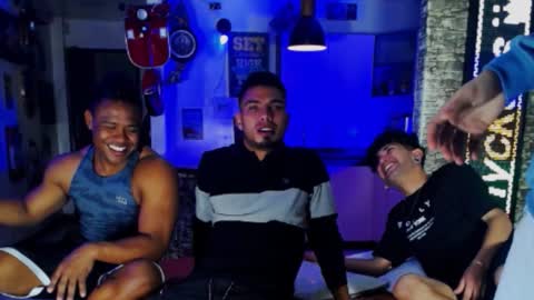 extrangers online show from December 21, 12:06 pm