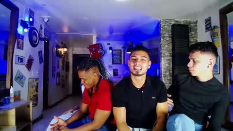 extrangers online show from December 24, 12:11 pm