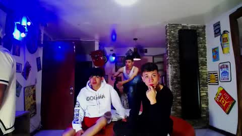 extrangers online show from January 19, 12:06 pm