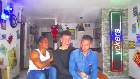 extrangers online show from February 8, 12:06 pm