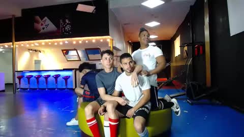 extrangers online show from February 15, 12:11 pm