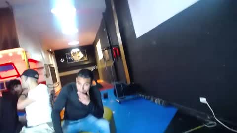 extrangers online show from March 3, 12:05 pm