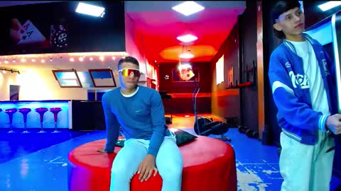 extrangers online show from September 12, 11:43 am