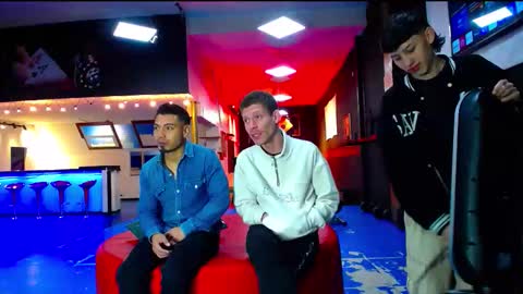 extrangers online show from September 16, 11:33 am