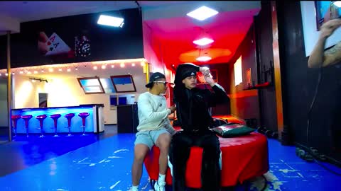 extrangers online show from September 20, 11:33 am