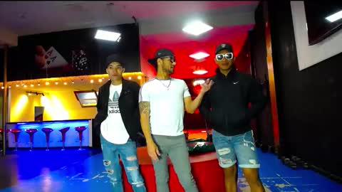 extrangers online show from September 29, 11:48 am