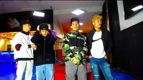 extrangers online show from October 7, 12:13 pm