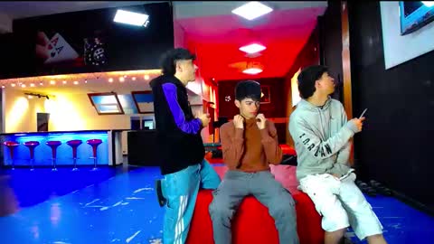 extrangers online show from October 11, 12:04 pm