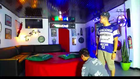 extrangers online show from November 30, 1:04 pm