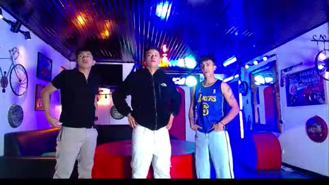 extrangers online show from January 7, 1:13 pm