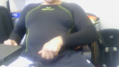 Snapshot of extrex2 chatting on February 20, 9:54 am derssing online show from February 20, 9:54 am