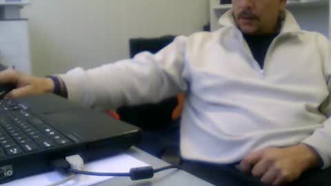 Snapshot of extrex2 chatting on February 22, 6:57 am derssing online show from February 22, 6:57 am