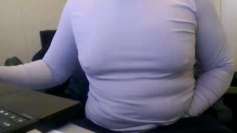 Snapshot of extrex2 chatting on March 1, 7:54 am derssing online show from March 1, 7:54 am