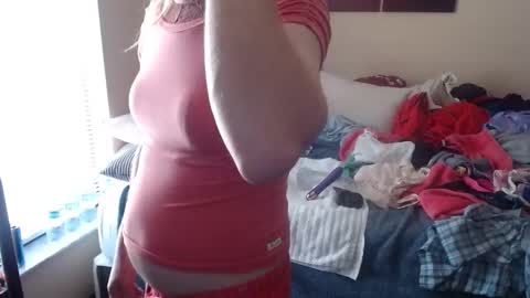 Snapshot of eyeswall0w chatting on September 19, 12:39 pm eyeswall0w online show from September 19, 12:39 pm