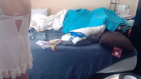 Snapshot of eyeswall0w chatting on February 24, 3:32 pm eyeswall0w online show from February 24, 3:32 pm