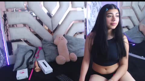 eylin_sofia online show from December 14, 6:56 am