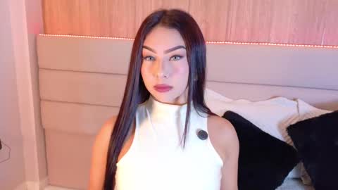 eymicooper online show from November 10, 7:57 pm