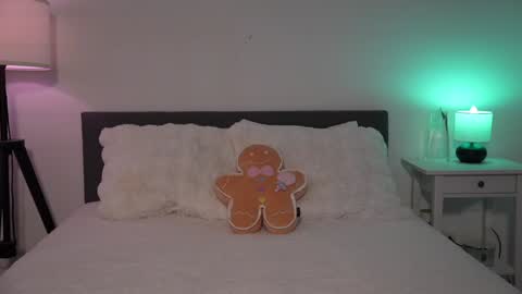 Snapshot of ezra chatting on December 9, 11:24 pm Ezra online show from December 9, 11:24 pm