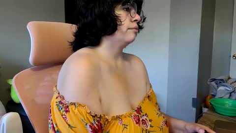 Snapshot of faekitten97 chatting on December 8, 12:52 pm Faekitten97 online show from December 8, 12:52 pm