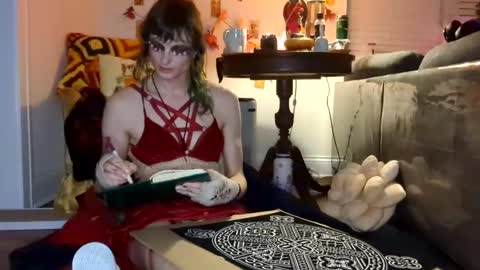 Snapshot of faequeenmommy chatting on December 7, 2:20 am Goddess Fae the Feral Fairy Witch online show from December 7, 2:20 am