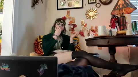 Snapshot of faequeenmommy chatting on December 7, 8:49 pm Goddess Fae the Feral Fairy Witch online show from December 7, 8:49 pm