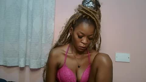 faizah_ online show from May 16, 1:13 am
