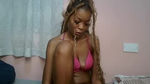 faizah_ online show from May 23, 11:36 am