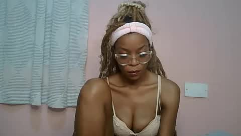 faizah_ online show from May 25, 9:21 pm