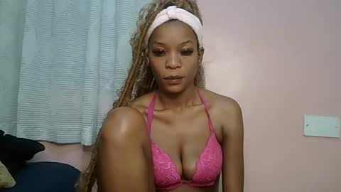faizah_ online show from May 26, 9:27 am