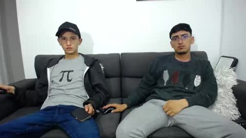 Snapshot of fallgays chatting on December 14, 1:28 am FallGays online show from December 14, 1:28 am