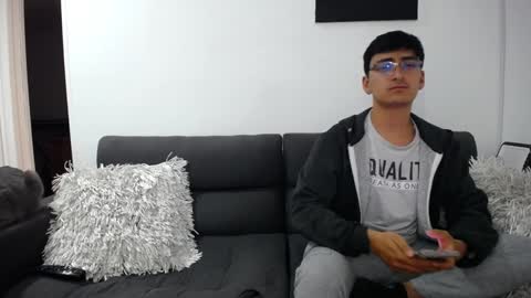 Snapshot of fallgays chatting on January 4, 2:56 am FallGays online show from January 4, 2:56 am