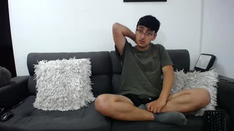 Snapshot of fallgays chatting on January 7, 2:10 am FallGays online show from January 7, 2:10 am