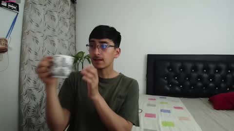 Snapshot of fallgays chatting on September 18, 11:51 pm FallGays online show from September 18, 11:51 pm