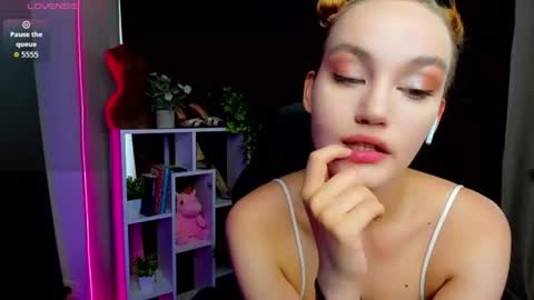 Snapshot of fane_stain chatting on July 2, 3:23 am Merida but you can call me Ida online show from July 2, 3:23 am