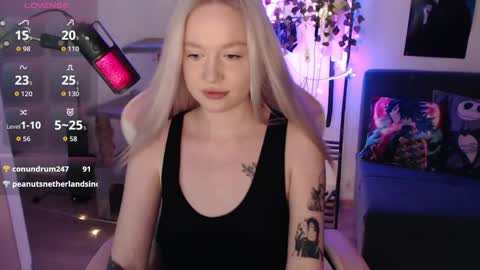 Snapshot of fantasy_lisa chatting on April 1, 2:01 am Lisa online show from April 1, 2:01 am