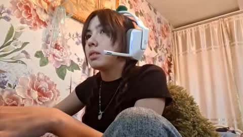 Snapshot of farahdinco chatting on January 6, 7:45 am Alex online show from January 6, 7:45 am