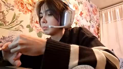 Snapshot of farahdinco chatting on January 8, 3:03 pm Alex online show from January 8, 3:03 pm