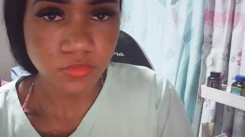 Snapshot of farianna_hot chatting on May 18, 4:07 am farianna_hot online show from May 18, 4:07 am