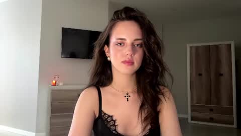Mia online show from June 20, 3:15 pm