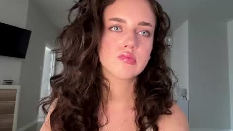 Mia online show from July 26, 1:07 pm