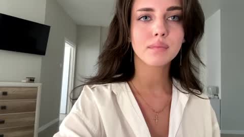 Mia online show from July 28, 2:13 pm