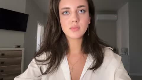 Mia online show from July 28, 4:39 pm